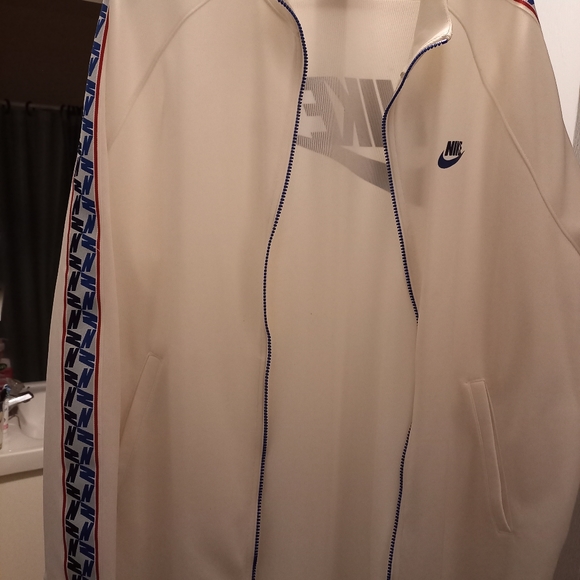 Nike warm up jacket - Picture 2 of 4